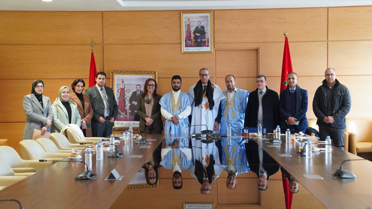 توقيع اتفاقية تعاون وشراكة بين جامعة عبد المالك السعدي ومركز الصحراء للدراسات الإنسانية والاجتماعية بجهة العيون الساقية الحمراء 